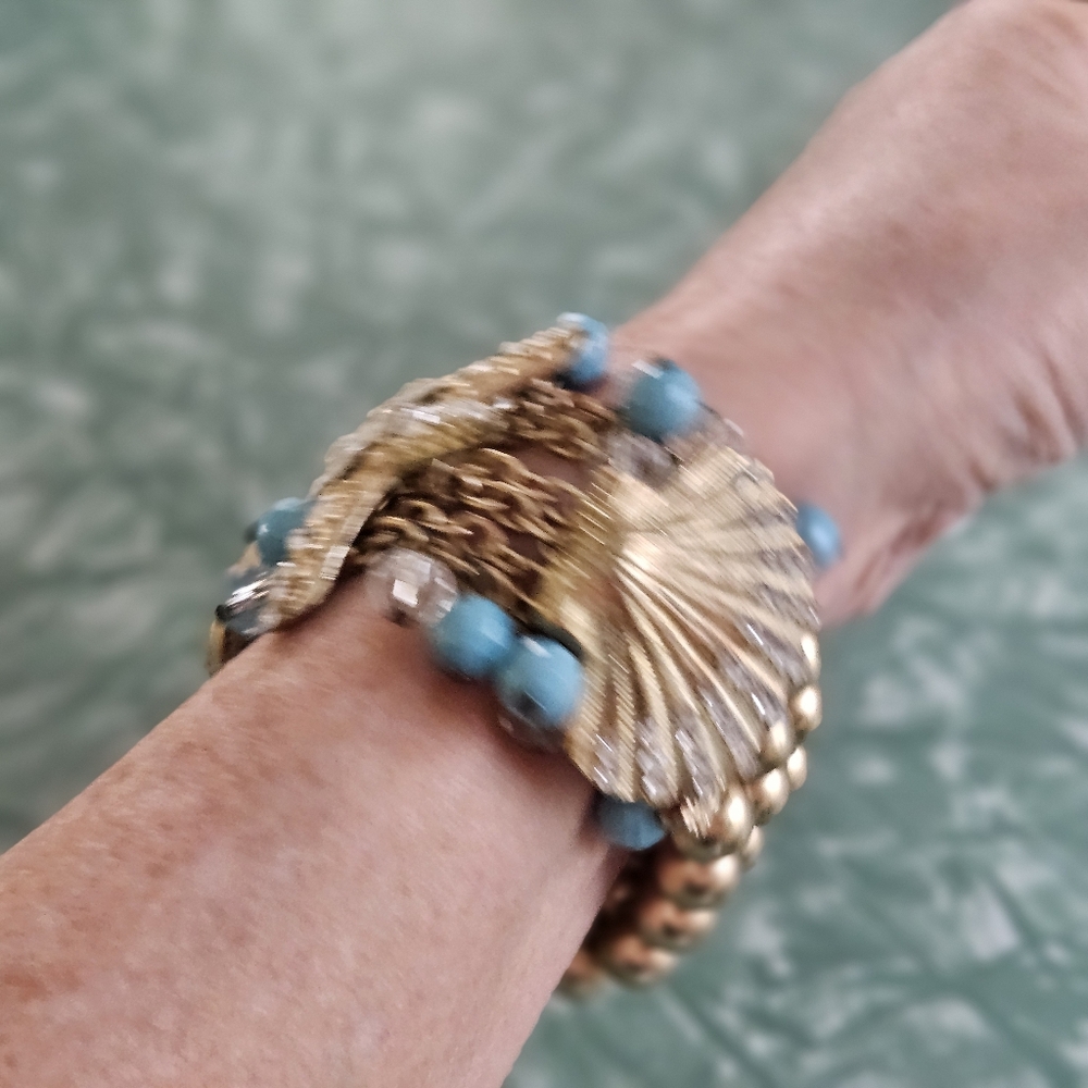 Gold and Blue Shell Bracelet - Picture 4 of 7